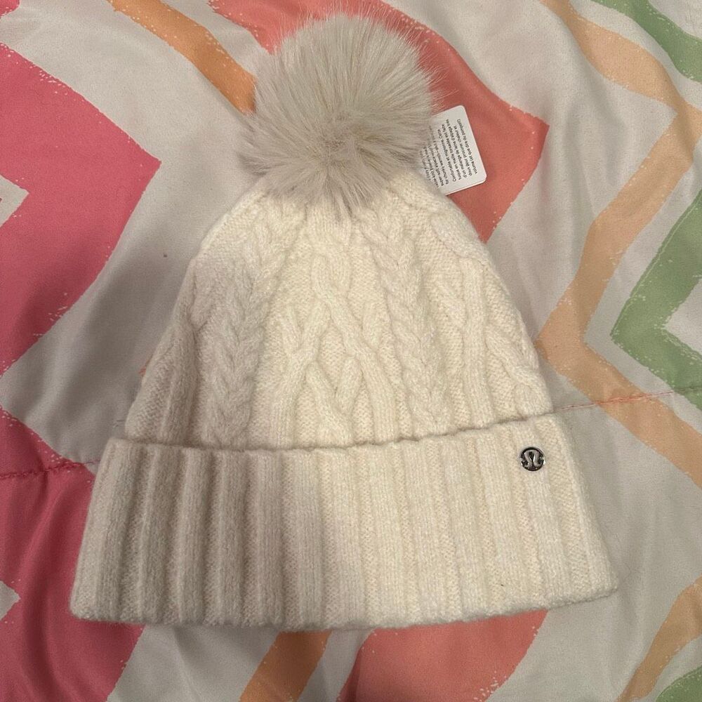 NWT Alpaca Wool-Blend Cable-Knit Pom Beanie Women's OS light ivory cream